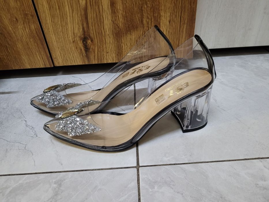 Стилни обувки на ток