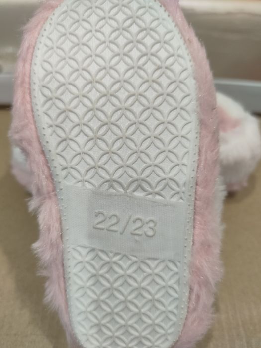 Продам детские тапочки