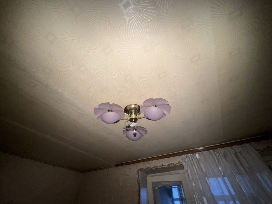Продам люстры разные