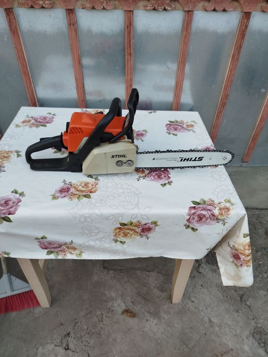 Vând drujba Stihl ms 180