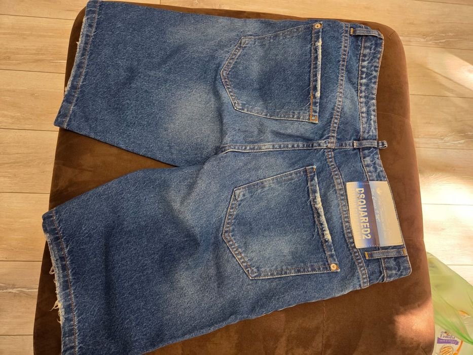 Нови дънки Dsquared2