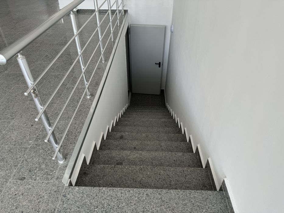 Дава се под наем Магазин в Асеновград - 180 кв.м за 612 € - Снимка #4