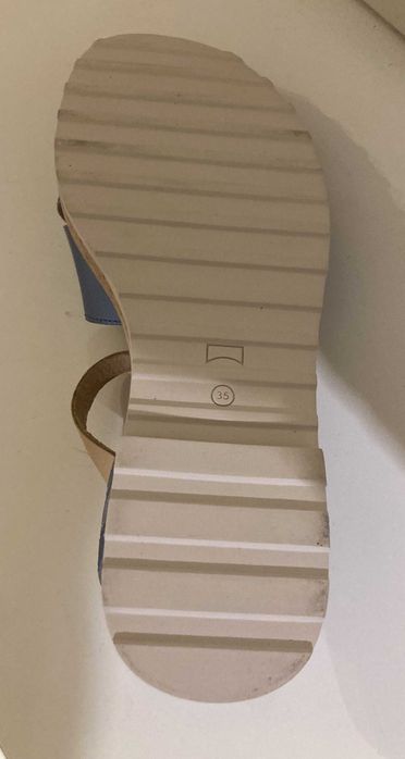 Продавам нови сандали CAMPER за момиче ,№35.