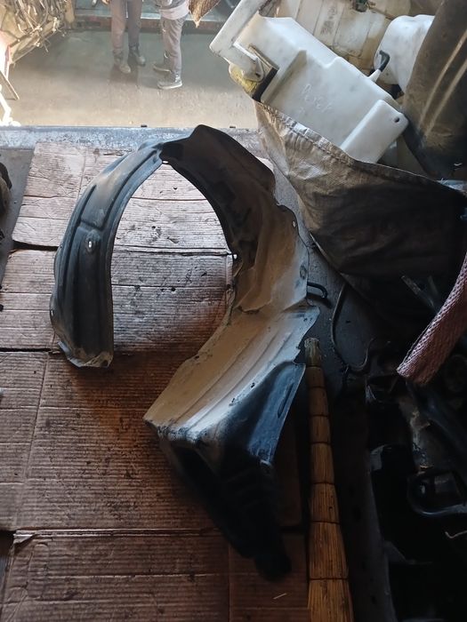 Подкрылок Тоета Карина Е левый