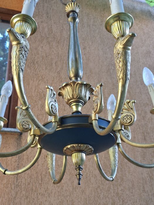 Candelabru din bronz cu opt brațe