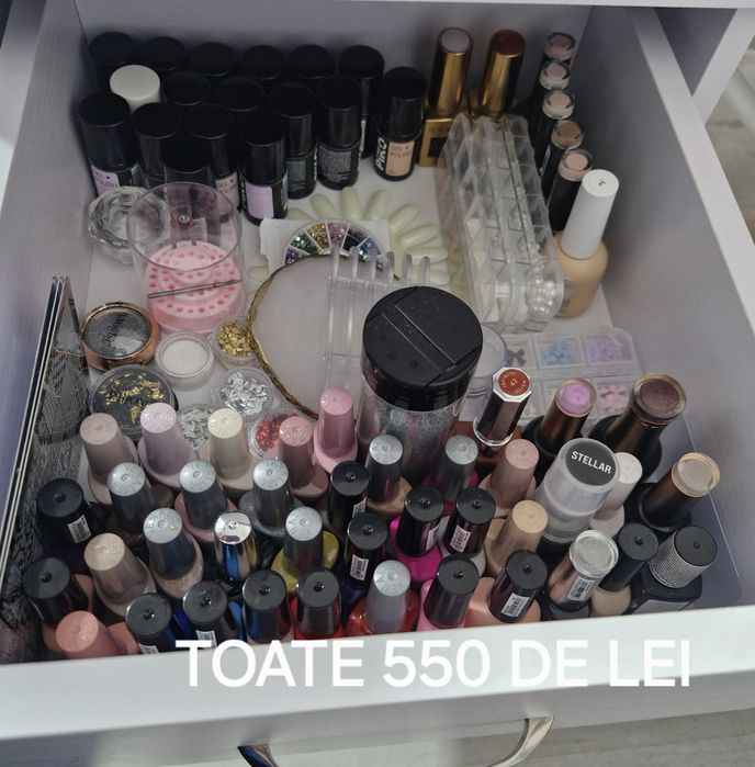 Vând produse unghii