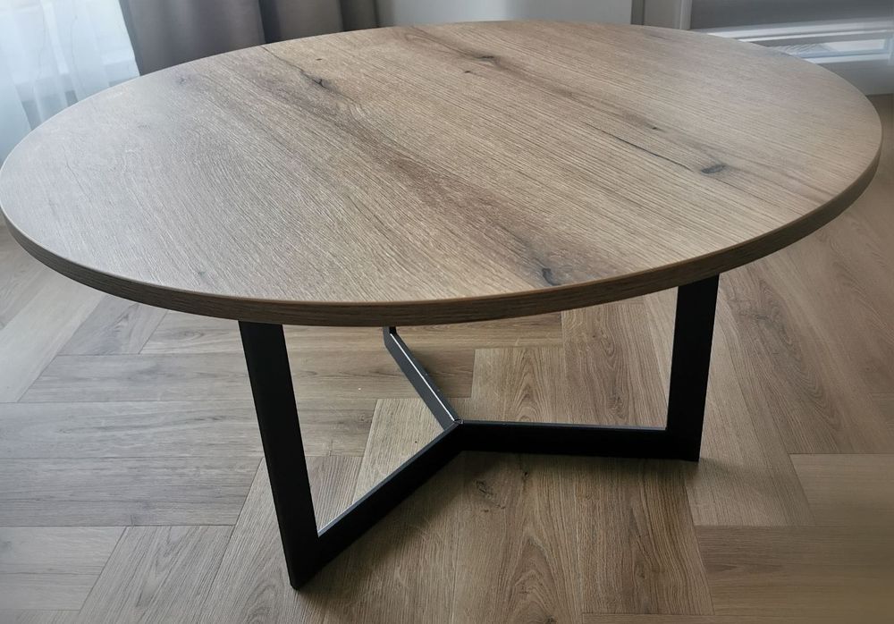 Кръгла холна масичка с дървесен десен