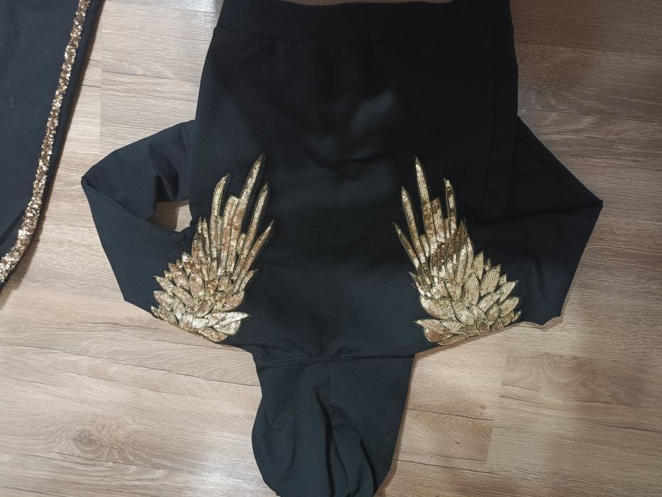 Модный спортивный костюм