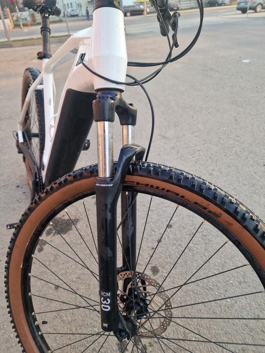 Bicicleta Cube Reaction ONE