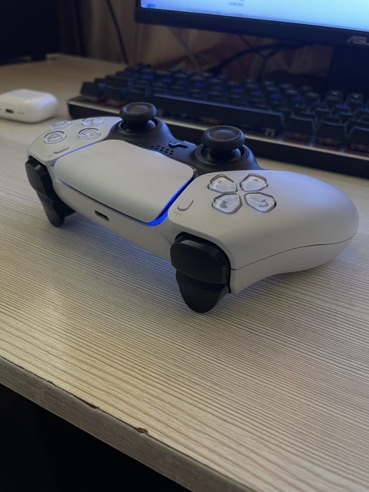 Продам оригинальный джостик от Playstation 5