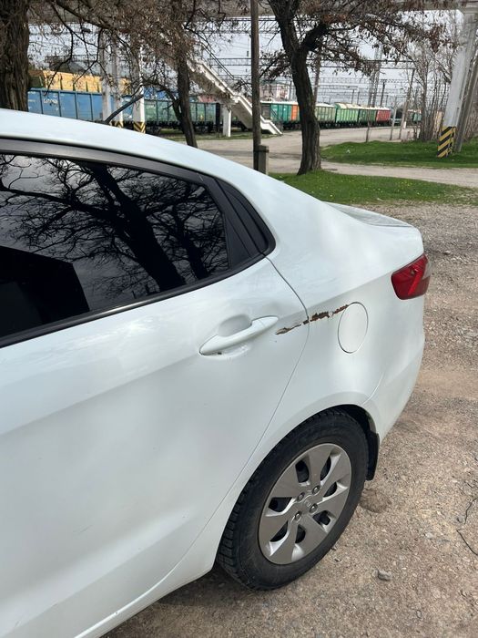 Автомобиль KIA RIO 2014 год