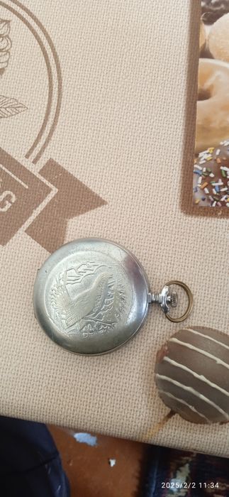 Карманий соат сотилади холати яхши механика ишлайди