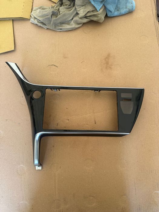 Ornament grila navigatie display toyota auris