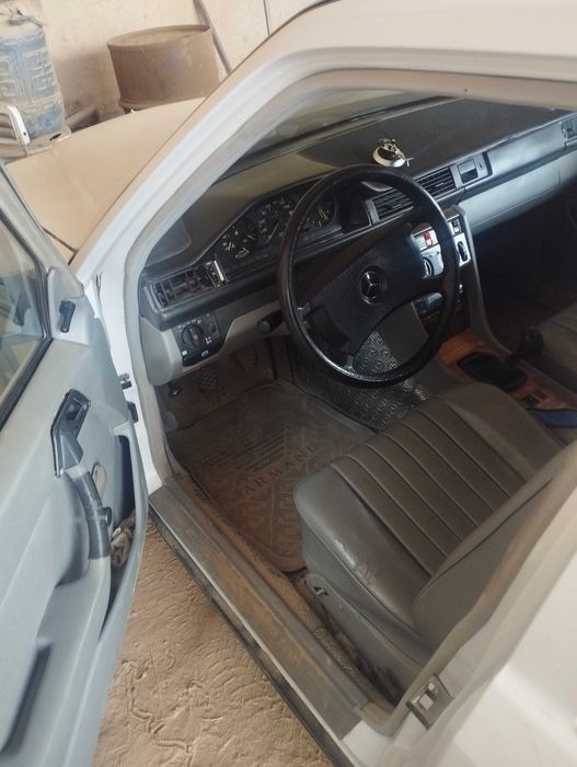 Мерседис В 124 е200