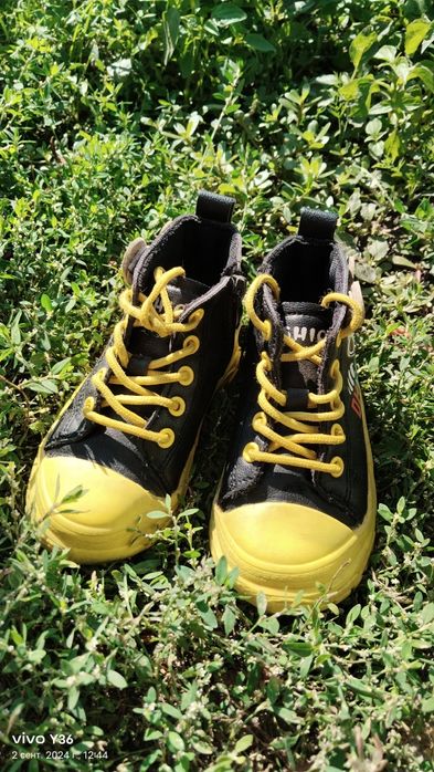 Продам детские ботинки