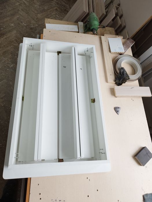 Стол новый кухонный