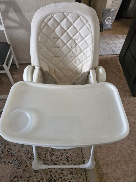 Продам столовое детское кресло