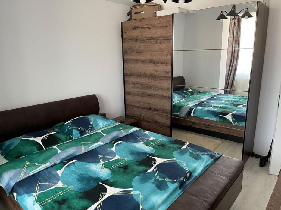 Inchiriez apartament cu 2 camere si loc parcare