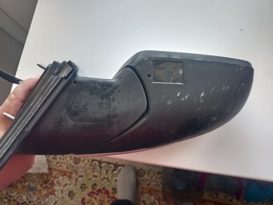 Правовое боковое зеркало