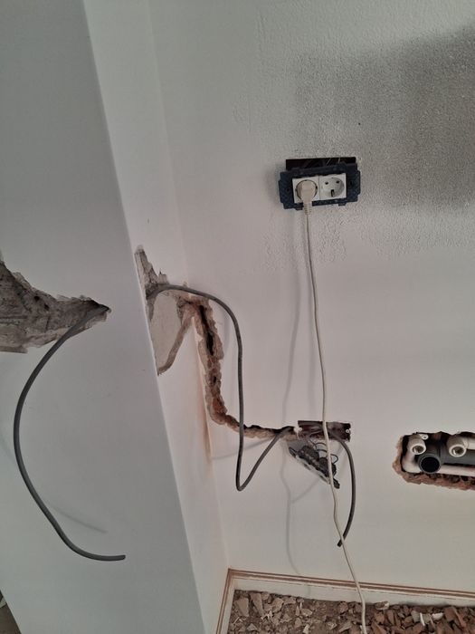 Instalatii electrice - montaj aparataje (lustre, candelabre,prize etc)