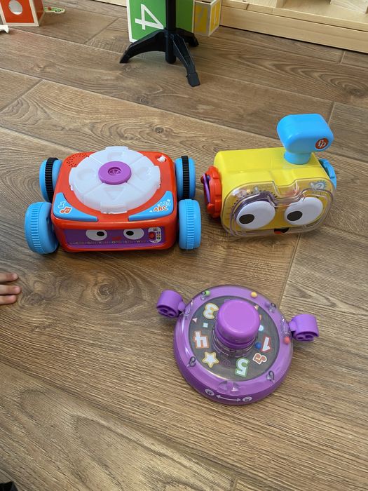 Robot interactiv Fisher-Price in limba germana