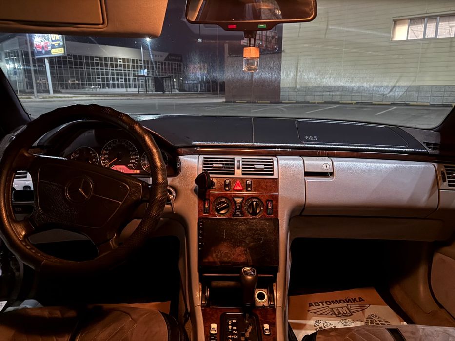 продам машину Mercedes 210