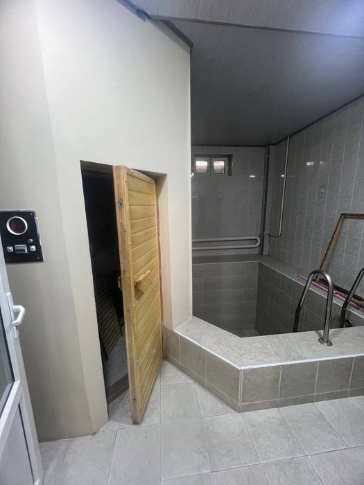 Уй сотилади Уч кахрамон Парвозда