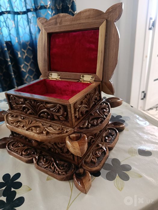 Tilla buyumlar uchun bejirim sandiqcha