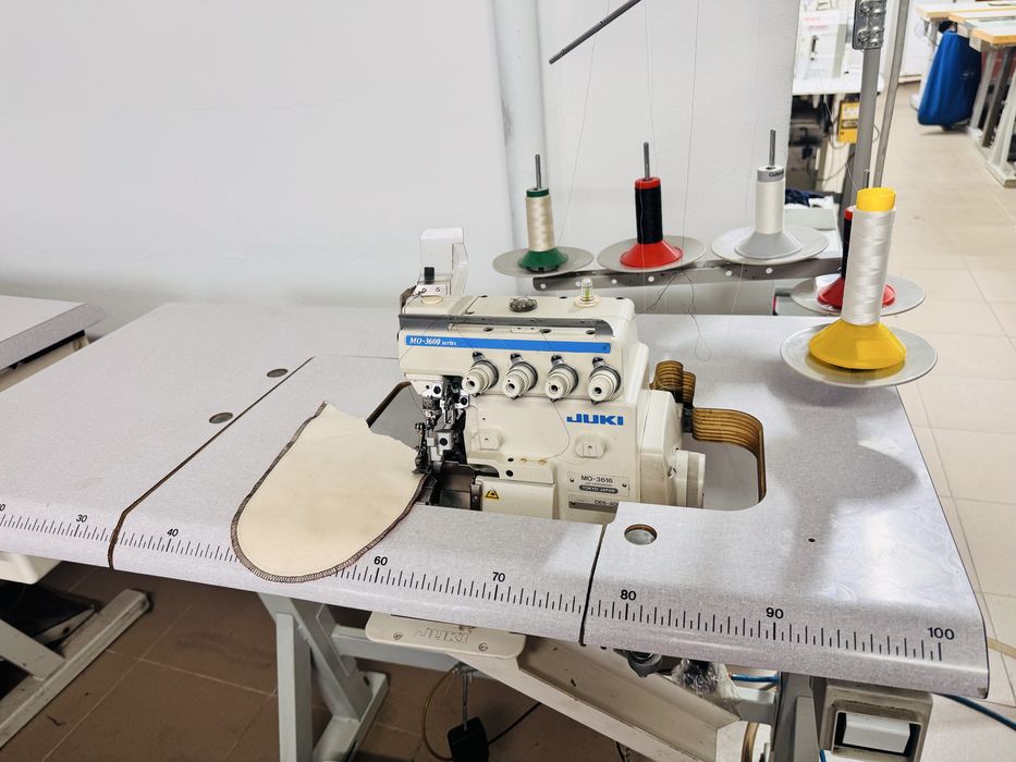 Masina de surfilat 5 fire  JUKI 3600 la 230 V