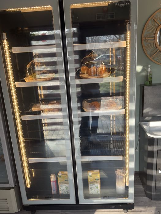 Холодильник двух дверый