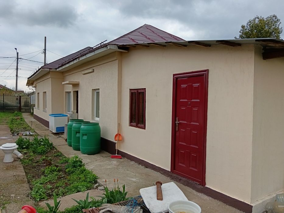 Casa de vânzare, strada Reconstrucției, nr. 15