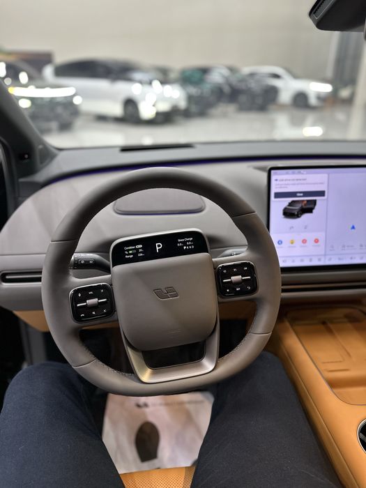 Продаю машину Li I8 Ultra года выпуска 2025 машина