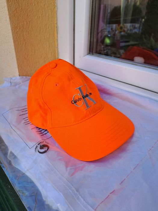 Шапка на Calvin Klein Jeans