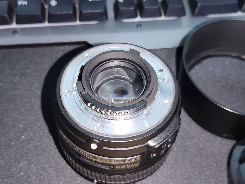 Nikon 50 mm f1.8 Nikkor 50 mm F1.8 като нов