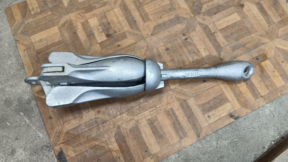 Якорь "кошка" 8 кг продам.