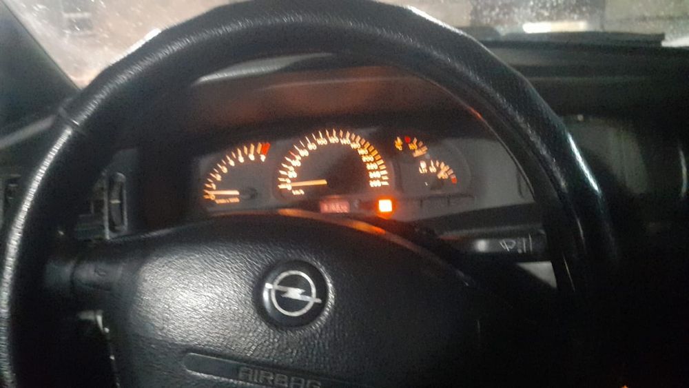 Продам опель вектора б