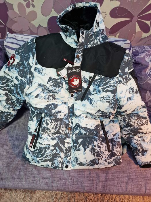 Чисто ново яке CANADA