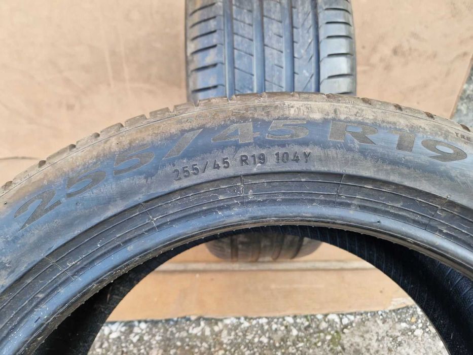 2 Pirelli R19 255/45 Летни гуми  DOT0521