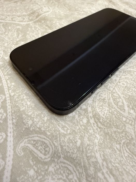 iPhone 16 Pro Max 256GB - работещ, с проблем по дисплея и Face ID
