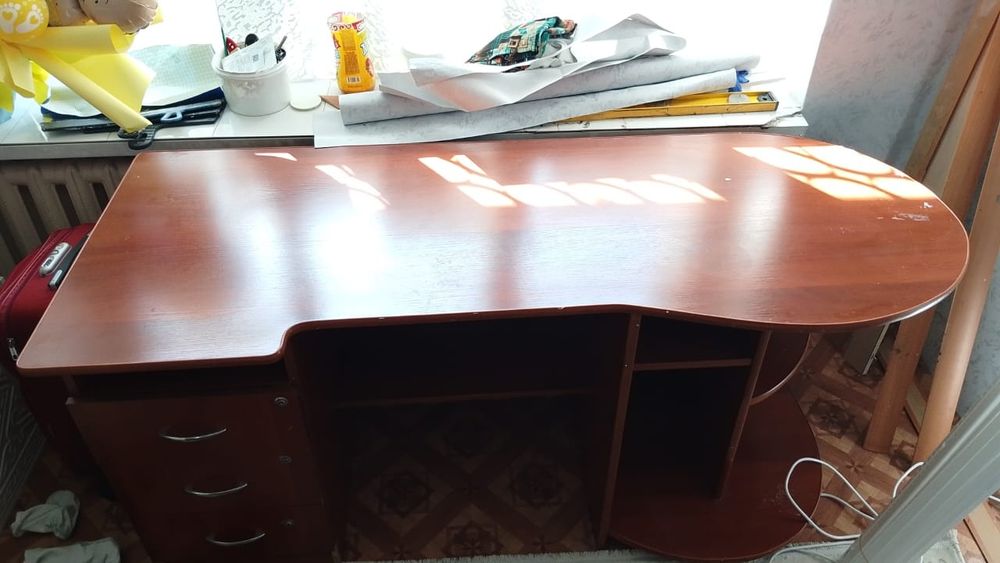 Продам компьютерный стол