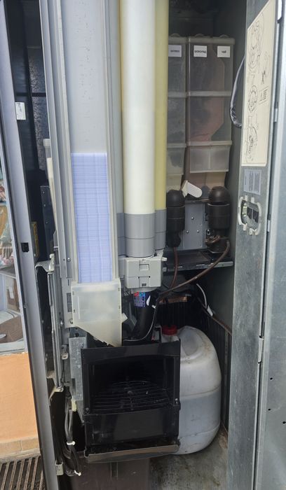 Вендинг автомат Зануси Астро