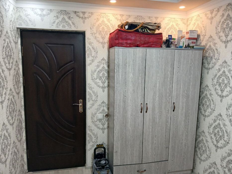 Yangiyoʻlda 3 xonali kvartira sotiladi.