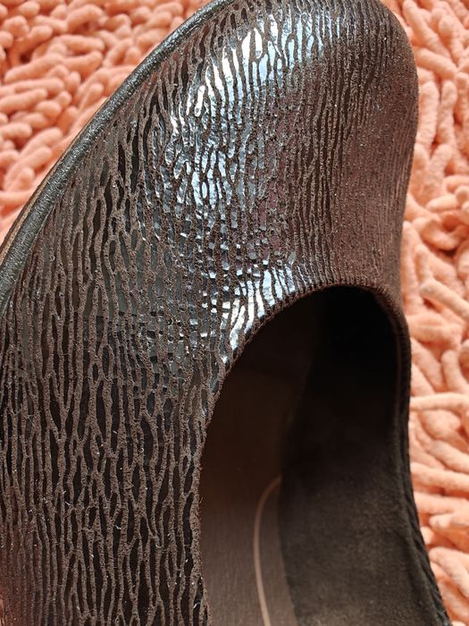 Туфли шоколадные на каблуке новые.