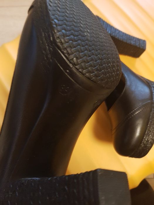 Дамски обувки от естествена кожа