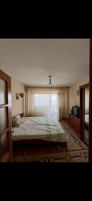 Închiriere apartament 3 camere