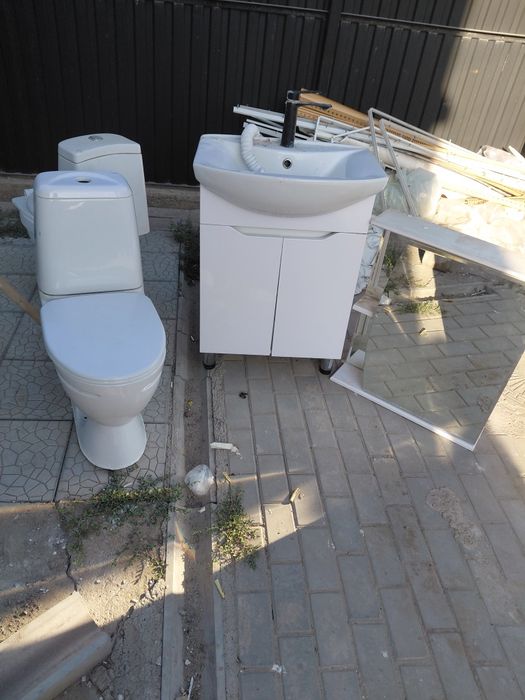3 предмета унитаз умывальник зерколо