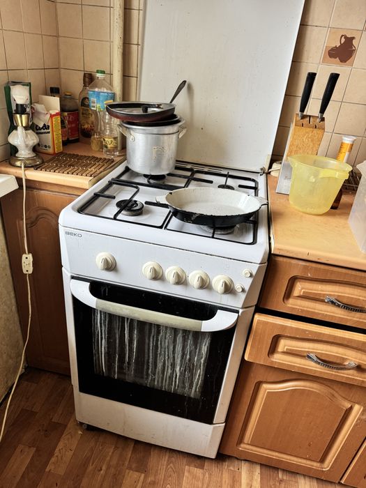 Продам газовую плиту Beko