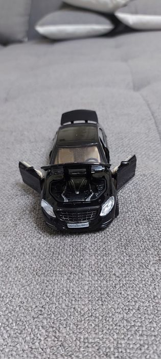 MACHETĂ MERCEDES - BENZ din metal de colecție scara 1 / 32