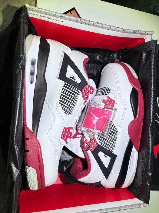 Nike Air Jordan 4 Retro Fire Red