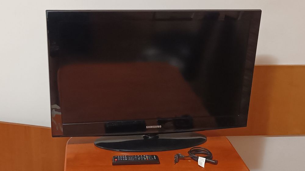 (DEFECT) Televizor LCD Samsung  80 cm (32 inchi)